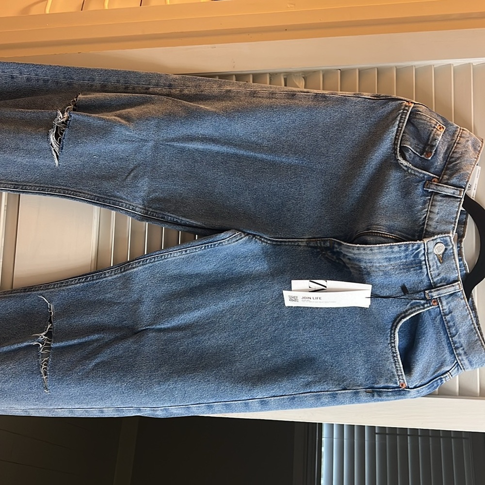 Light blue brand new Zara high rise jeans with cute slit over the knee